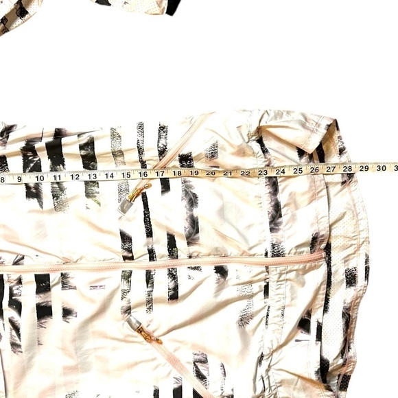 Lululemon Miss Misty Jacket- Lightweight Packable Waterproof Wind Breaker- Size6 - Picture 12 of 12